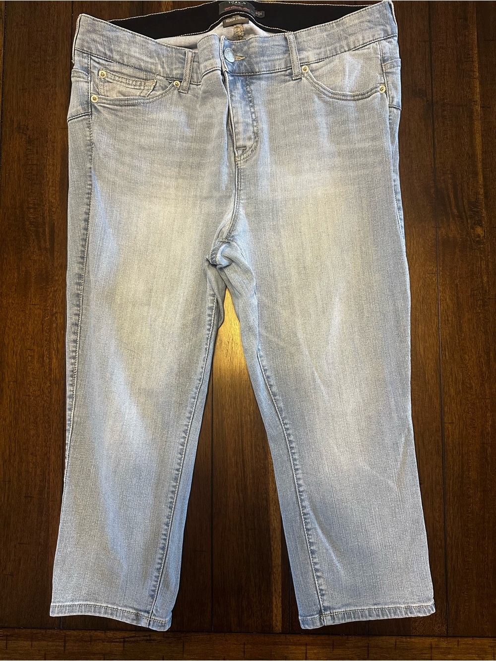 torrid Light Wash Blue Capri Jeans